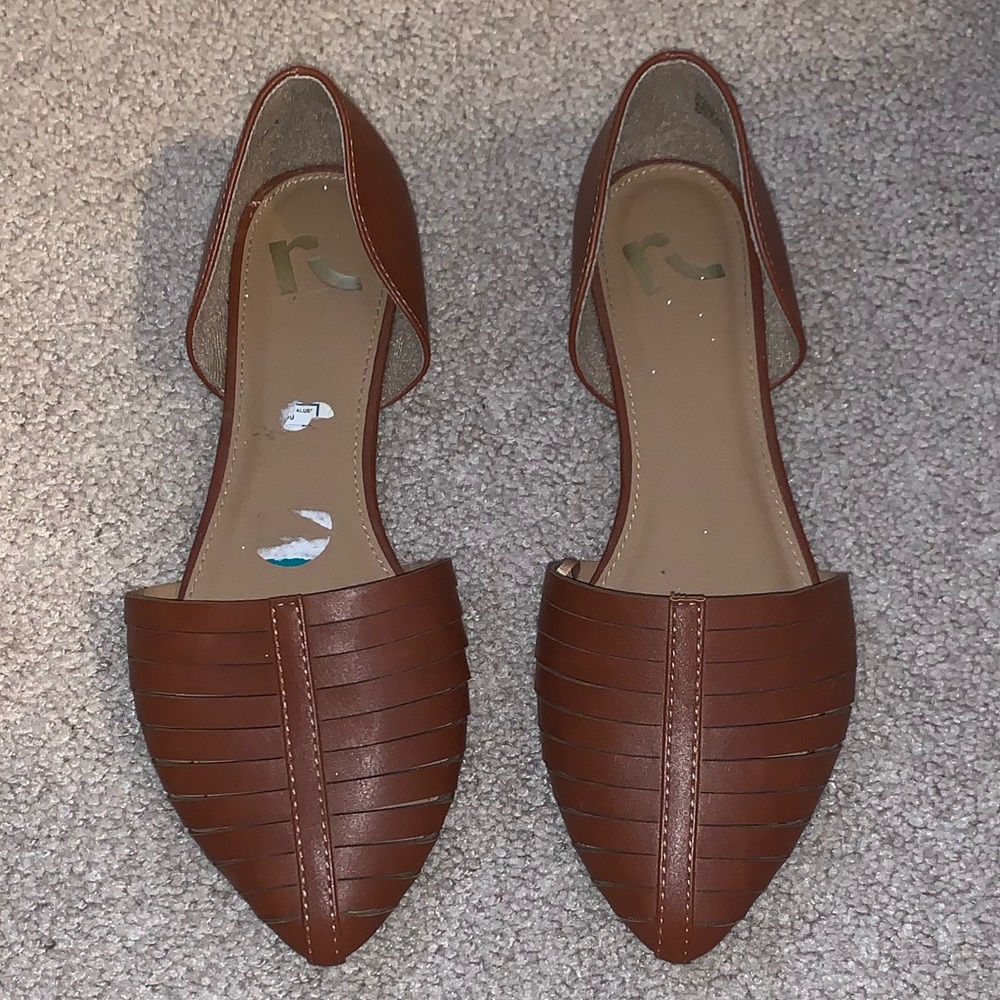 Brown flats LIKE NEW - Picture 2 of 5